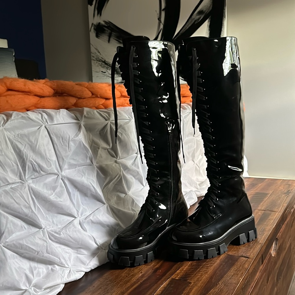 Edgy patent smooth the knee combat boots